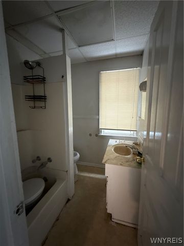 615 Chestnut Avenue, Niagara Falls, NY 14305