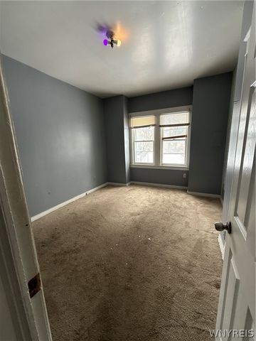 615 Chestnut Avenue, Niagara Falls, NY 14305