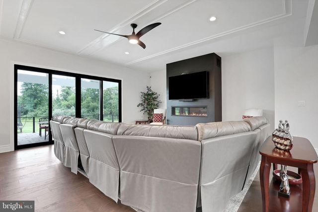 6934 GREENE MEADOW LN, New Hope, PA 18938