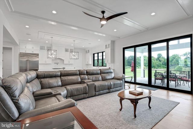 6934 GREENE MEADOW LN, New Hope, PA 18938