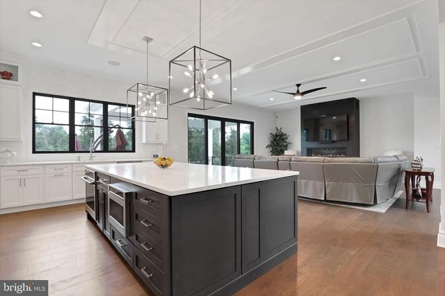 6934 GREENE MEADOW LN, New Hope, PA 18938