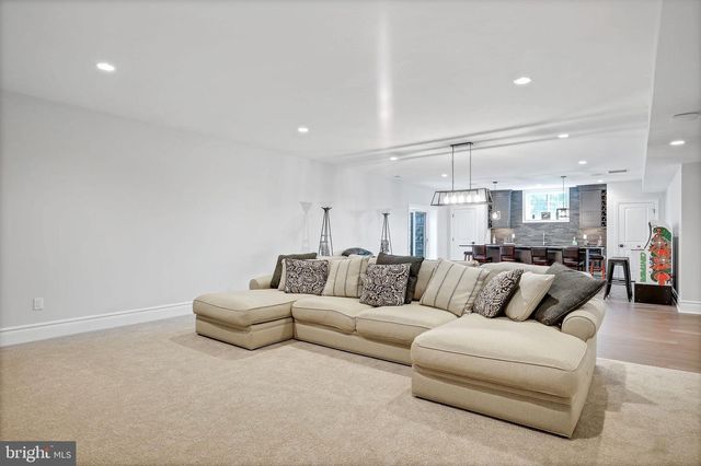 6934 GREENE MEADOW LN, New Hope, PA 18938