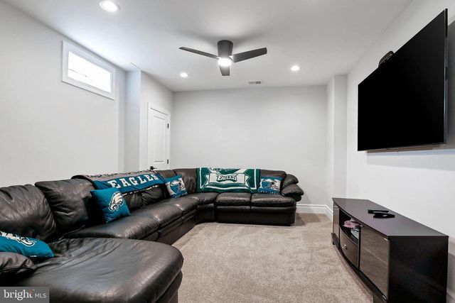 6934 GREENE MEADOW LN, New Hope, PA 18938