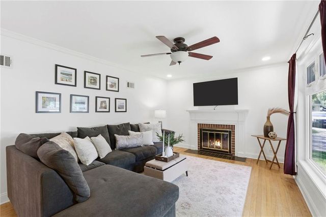 5213 Rosewood Drive, Roeland Park, KS 66205