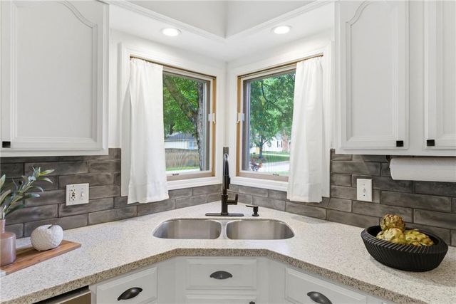 5213 Rosewood Drive, Roeland Park, KS 66205