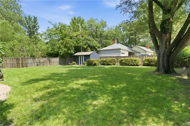 5213 Rosewood Drive, Roeland Park, KS 66205