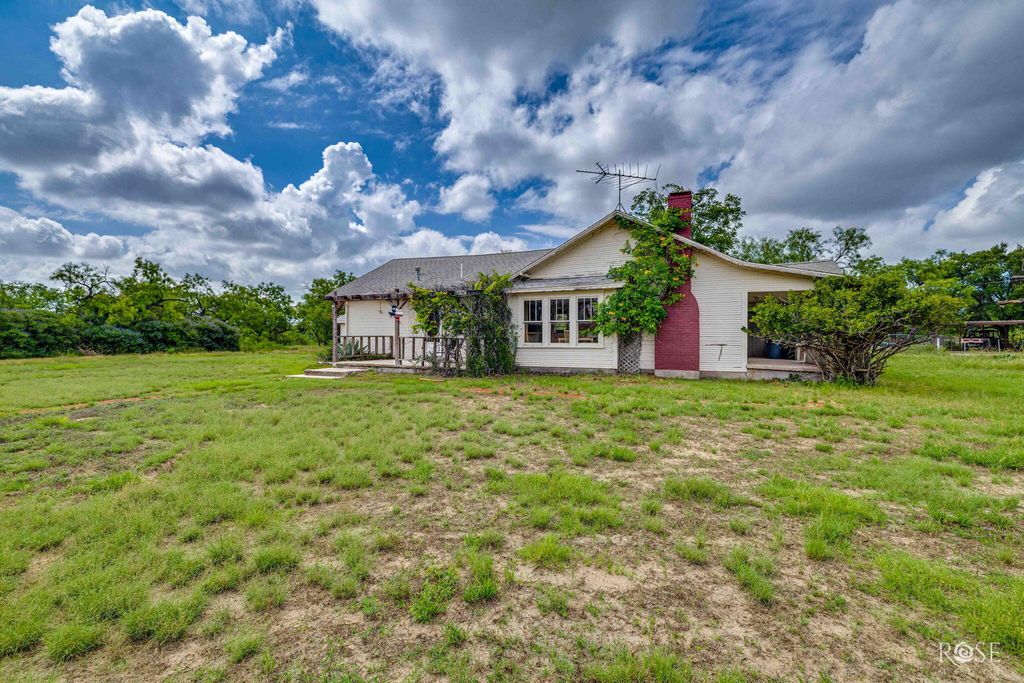 Image 3 of property listing at 12315 Dove Creek Lane West, San Angelo, TX 76904