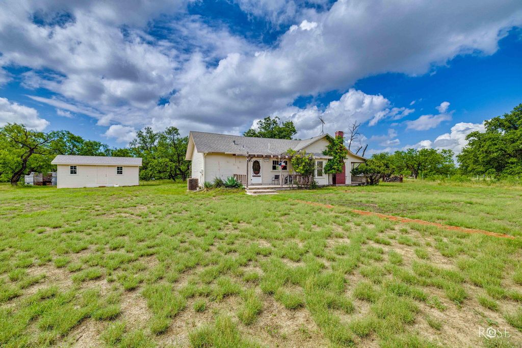Image 7 of property listing at 12315 Dove Creek Lane West, San Angelo, TX 76904