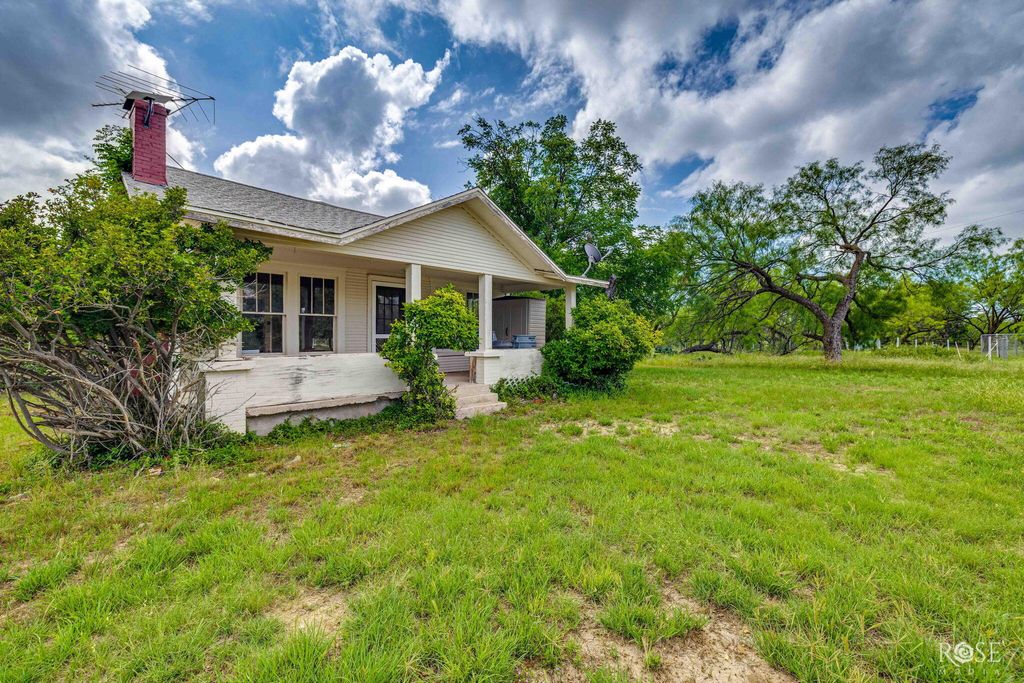 Image 8 of property listing at 12315 Dove Creek Lane West, San Angelo, TX 76904