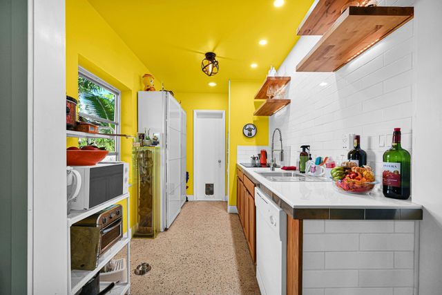 2204 NW 3rd Ave, Wilton Manors, FL 33311