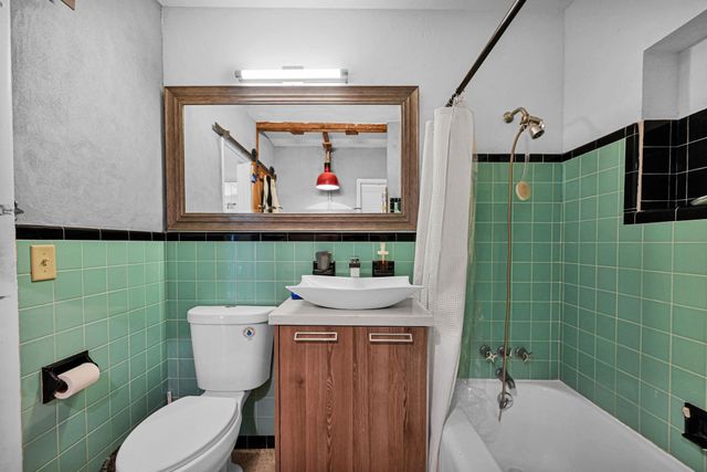 2204 NW 3rd Ave, Wilton Manors, FL 33311