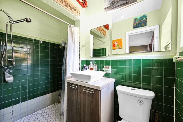 2204 NW 3rd Ave, Wilton Manors, FL 33311