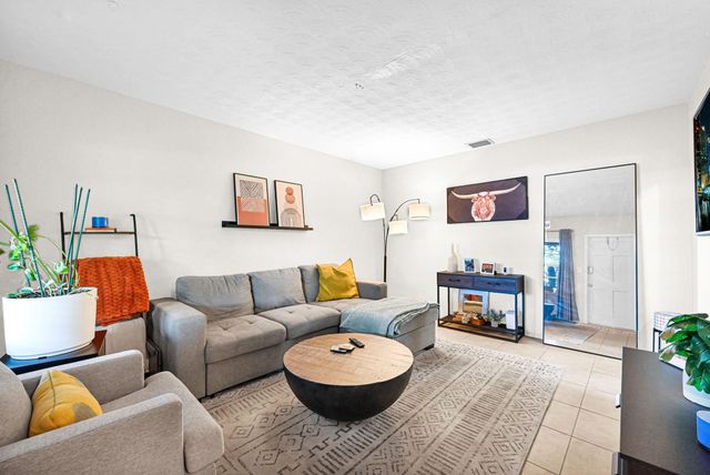 2204 NW 3rd Ave, Wilton Manors, FL 33311