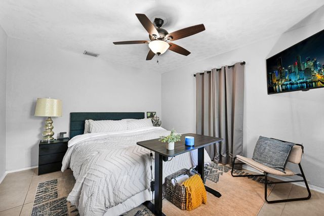 2204 NW 3rd Ave, Wilton Manors, FL 33311