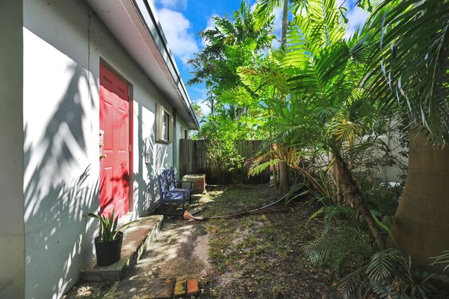 2204 NW 3rd Ave, Wilton Manors, FL 33311