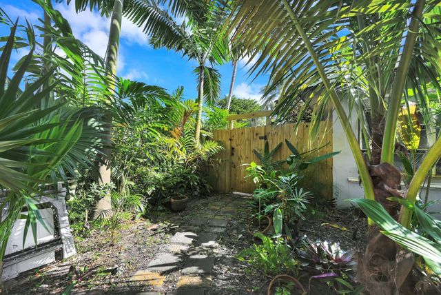 2204 NW 3rd Ave, Wilton Manors, FL 33311