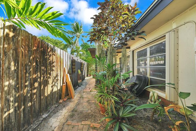 2204 NW 3rd Ave, Wilton Manors, FL 33311