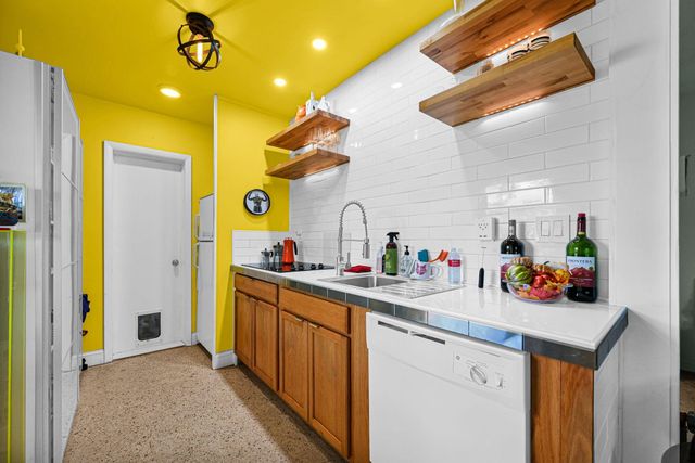 2204 NW 3rd Ave, Wilton Manors, FL 33311