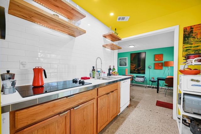 2204 NW 3rd Ave, Wilton Manors, FL 33311