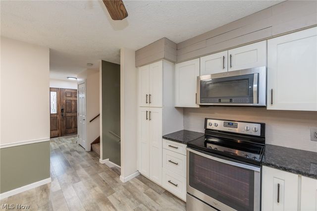 1010 Royal Drive, Amherst, OH 44001