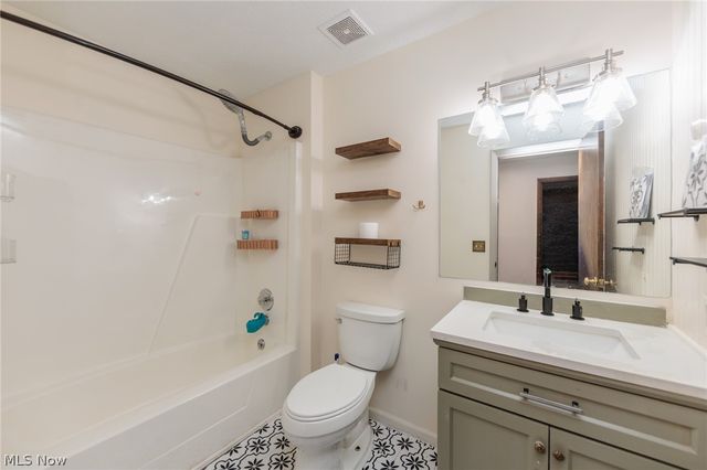 1010 Royal Drive, Amherst, OH 44001