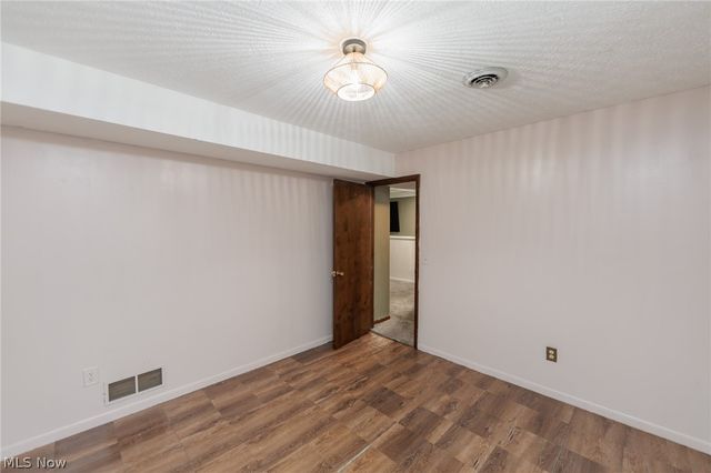 1010 Royal Drive, Amherst, OH 44001