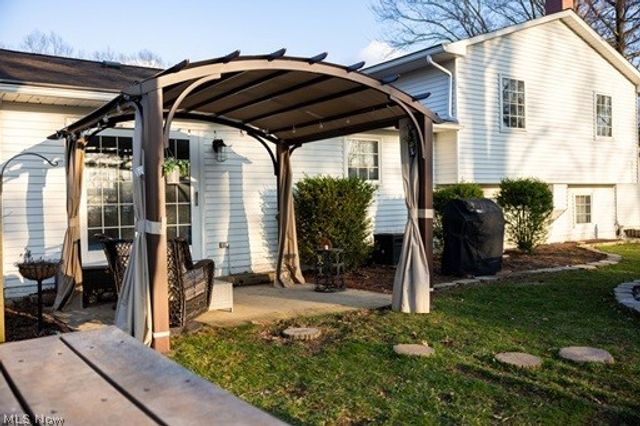 1010 Royal Drive, Amherst, OH 44001