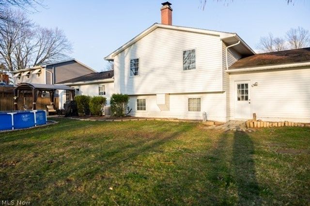 1010 Royal Drive, Amherst, OH 44001