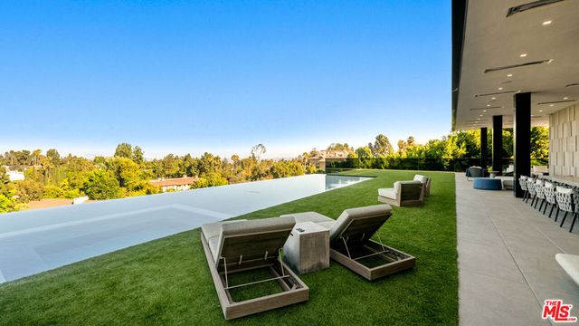 1140 Summit Drive, Beverly Hills, CA 90210