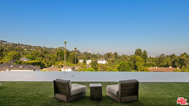 1140 Summit Drive, Beverly Hills, CA 90210