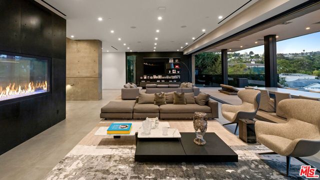 1140 Summit Drive, Beverly Hills, CA 90210