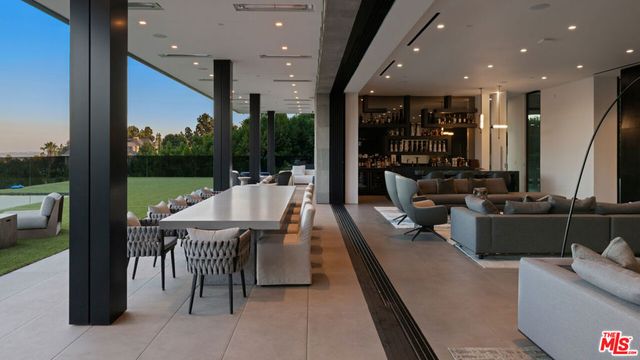 1140 Summit Drive, Beverly Hills, CA 90210