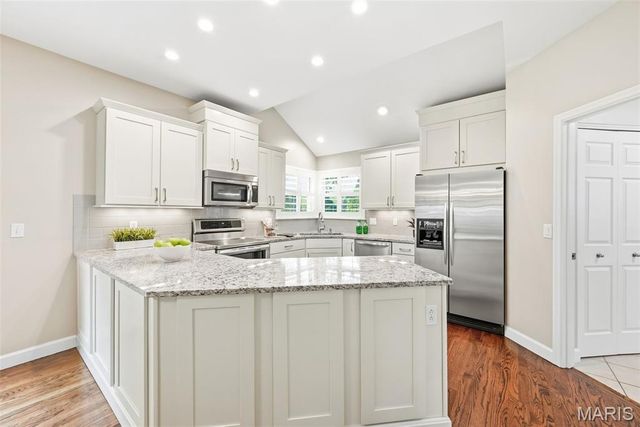 2412 Parkmoor Court, Des Peres, MO 63021