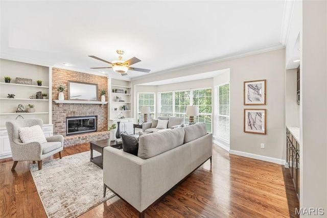 2412 Parkmoor Court, Des Peres, MO 63021