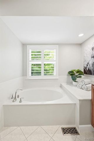 2412 Parkmoor Court, Des Peres, MO 63021