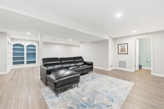 2412 Parkmoor Court, Des Peres, MO 63021