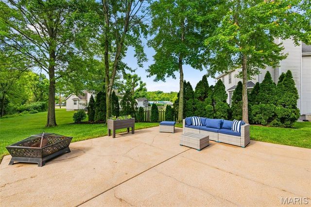 2412 Parkmoor Court, Des Peres, MO 63021