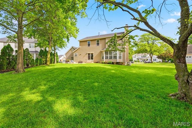 2412 Parkmoor Court, Des Peres, MO 63021