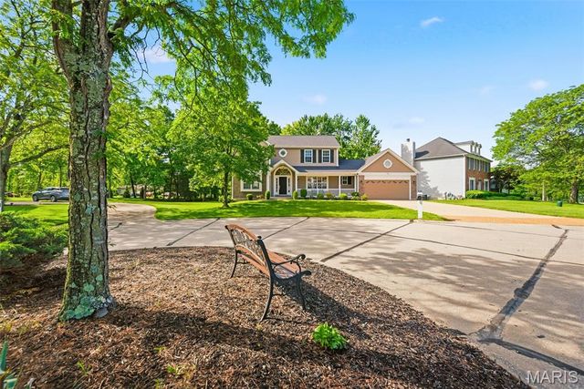 2412 Parkmoor Court, Des Peres, MO 63021