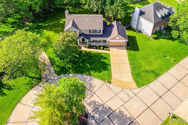 2412 Parkmoor Court, Des Peres, MO 63021
