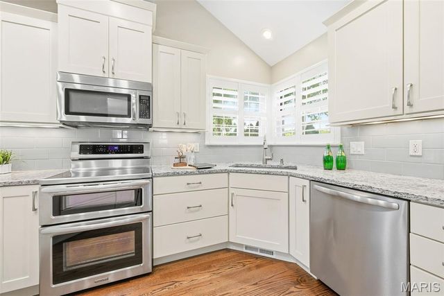 2412 Parkmoor Court, Des Peres, MO 63021