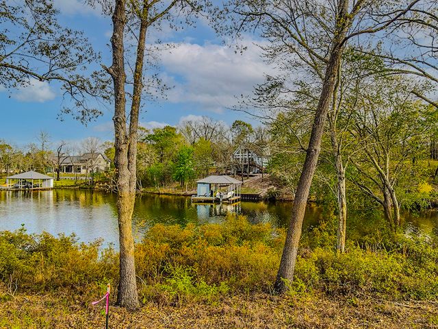 1150 Whispering Oaks Drive, Athens, TX 75752