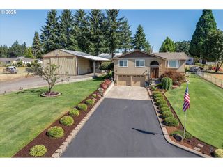 20582 S SOUTH END Rd, Oregon City, OR 97045