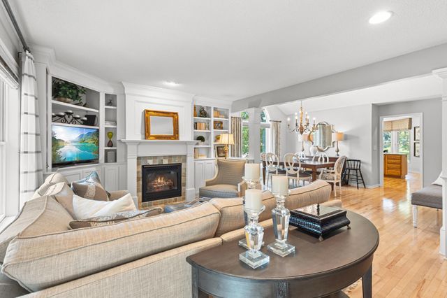 7021 Waterstone Lane, Woodbury, MN 55125