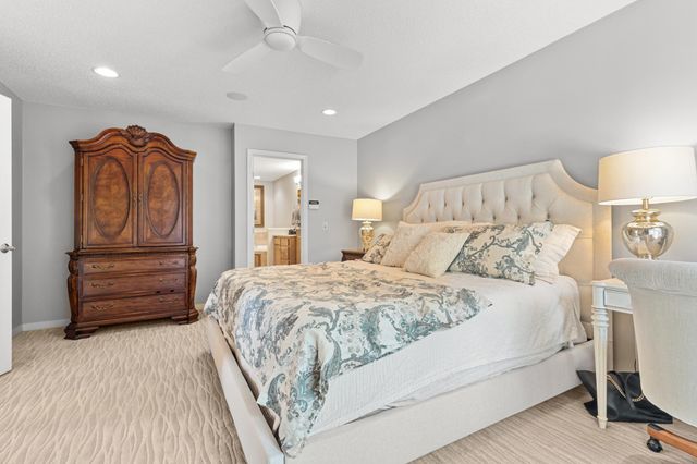 7021 Waterstone Lane, Woodbury, MN 55125