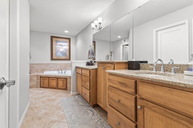 7021 Waterstone Lane, Woodbury, MN 55125