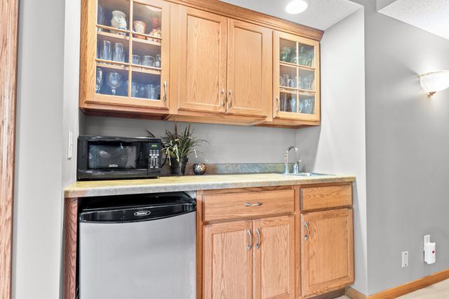 7021 Waterstone Lane, Woodbury, MN 55125