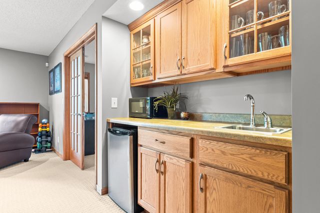 7021 Waterstone Lane, Woodbury, MN 55125