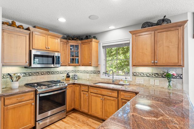 7021 Waterstone Lane, Woodbury, MN 55125