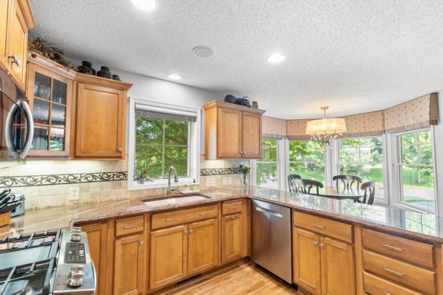 7021 Waterstone Lane, Woodbury, MN 55125